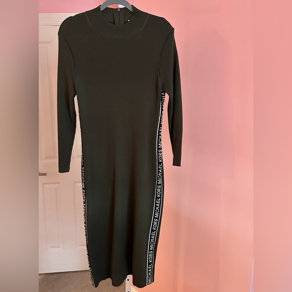 Michael Kors olive green ribbed stretch viscose dress. - Picture 2 of 2